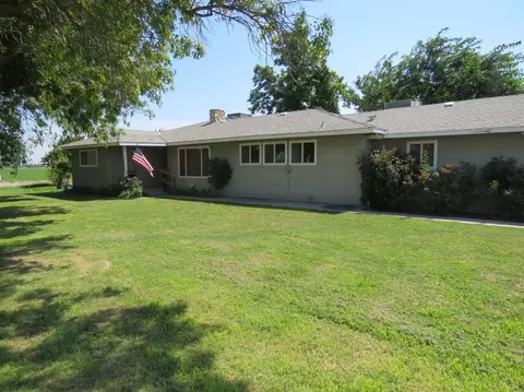 1504 S Siskiyou Ave, Kerman, CA 93630 photo 1