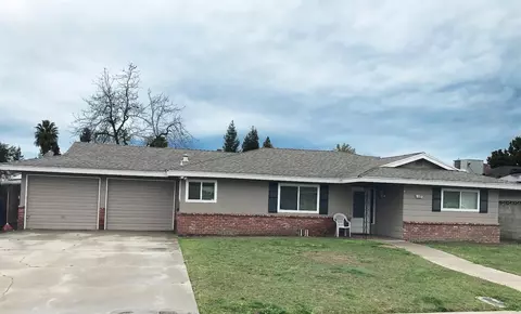 322 Walnut Dr, Fowler, CA 93625 photo 1