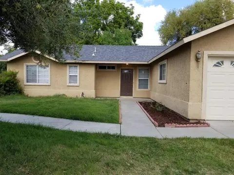 638 E Cinnamon Dr, Lemoore, CA 93245 photo 1