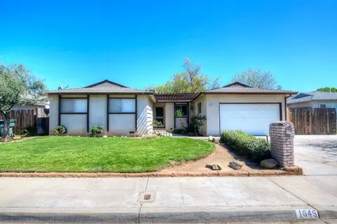 1645 Burgan Ave, Clovis, CA 93611 photo 1