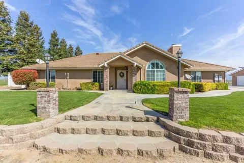 11288 Tollhouse Rd, Clovis, CA 93619 photo 1