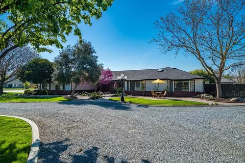 335 Helene St, Lemoore, CA 93245 photo 1