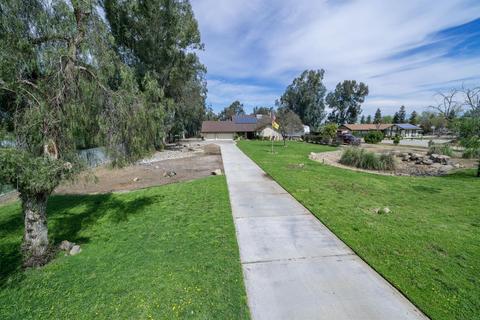 5618 E Perrin Rd, Clovis, CA 93619 photo 1