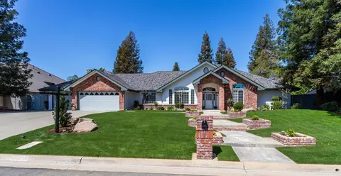 936 E Sutton Dr, Fresno, CA 93720 photo 1