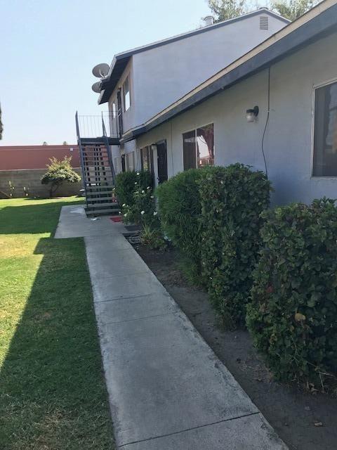 75 E Hazelwood Ln, Lemoore, CA 93245 photo 1