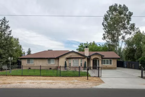 24734 Brook Dr, Madera, CA 93638 photo 1