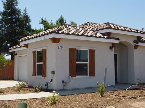 704 Riverside Ct, Madera, CA 93638 photo 1