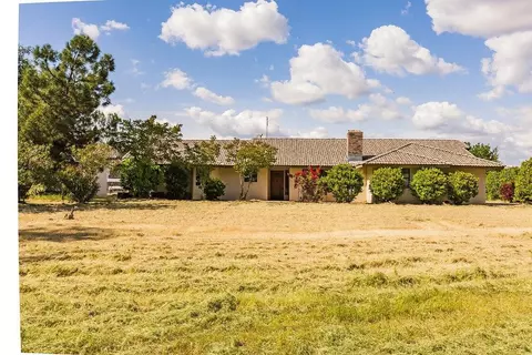 7491 N Sanders Ave, Clovis, CA 93619 photo 1