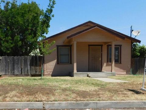 913 Daulton Ave, Madera, CA 93638 photo 1