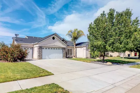 1762 Linden St, Lemoore, CA 93245 photo 1