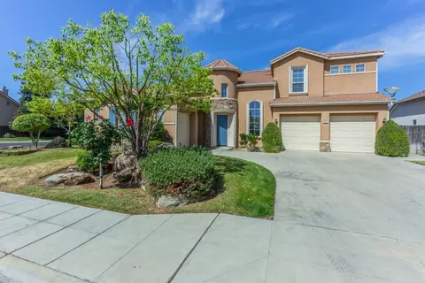 970 N Orangewood Ave, Clovis, CA 93611 photo 1