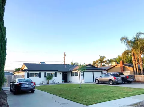 524 E Sycamore Dr, Hanford, CA 93230 photo 1