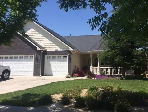 847 S Park Ave, Kerman, CA 93630 photo 1