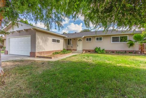 690 W Pat Dr, Clovis, CA 93612 photo 1