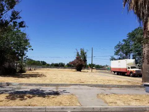 261 E St, Fresno, CA 93706 photo 1