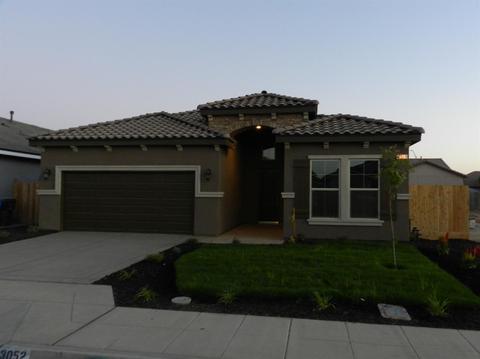 3052 Capistrano Dr, Madera, CA 93637 photo 1