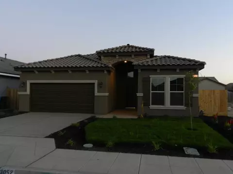3052 Capistrano Dr, Madera, CA 93637 photo 1