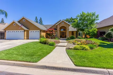 564 W Cromwell Ave, Clovis, CA 93611 photo 1