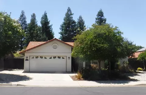 938 Amber Ave, Clovis, CA 93611 photo 1