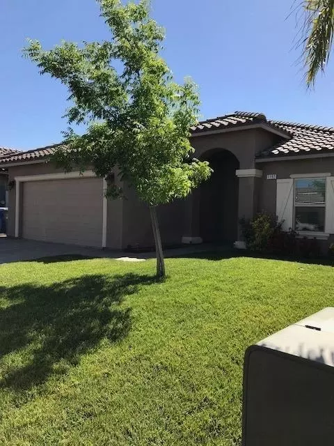 1192 S Berry Dr, Madera, CA 93637 photo 1