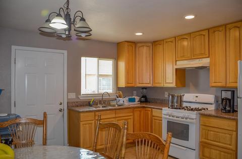 312 W Wilson St, Madera, CA 93638 photo 1