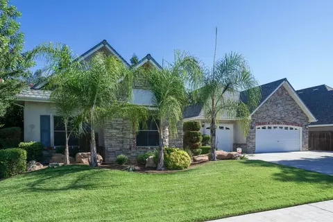 341 W Warwick Ave, Clovis, CA 93619 photo 1