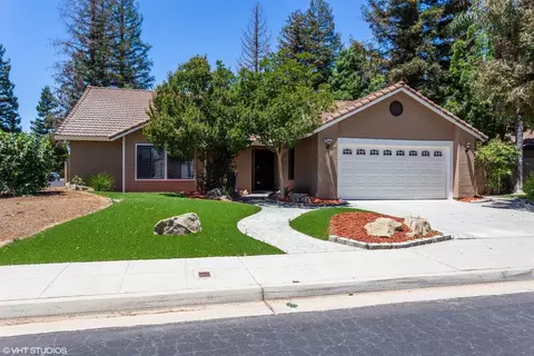 174 N Carolina Ave, Clovis, CA 93611 photo 1