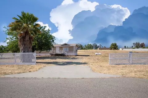 29796 Woodview Dr, Madera, CA 93638 photo 1