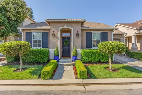744 W Riviera Ln, Clovis, CA 93619 photo 1