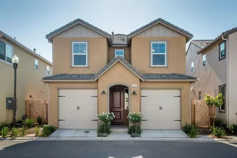 1343 Joy Dr, Clovis, CA 93619 photo 1