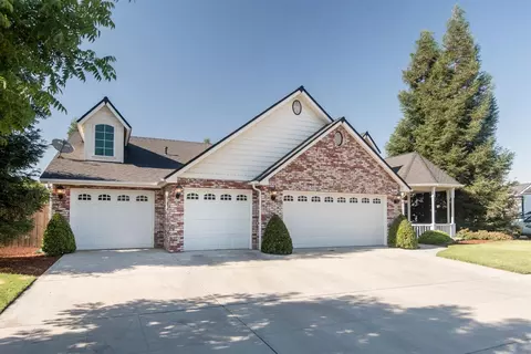 371 Trenton Ave, Clovis, CA 93619 photo 1