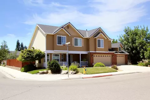 152 W Everglade Ave, Clovis, CA 93619 photo 1