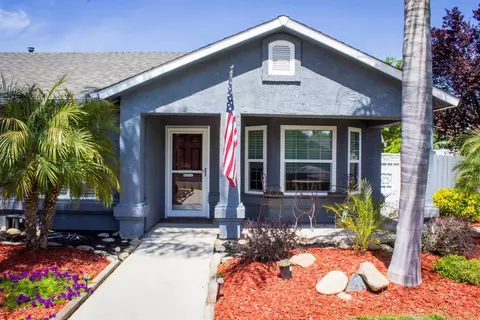 560 6th St, Sanger, CA 93657 photo 1