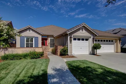 1862 N Nadine Ave, Clovis, CA 93619 photo 1