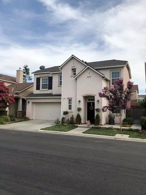 62 W Tivoli Ln, Clovis, CA 93619 photo 1