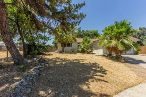 3182 Claremont, Clovis, CA 93611 photo 1
