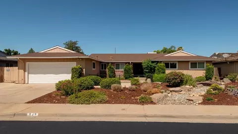 942 Ezie Ave, Clovis, CA 93611 photo 1