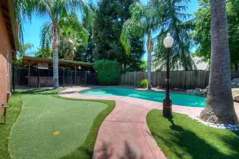 828 Coventry Ave, Clovis, CA 93611 photo 1