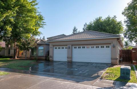 2485 NE Deauville Cir, Clovis, CA 93619 photo 1