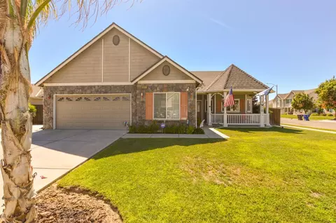 981 Privilege Dr, Lemoore, CA 93245 photo 1