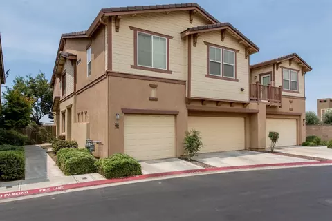392 N Amedeo Ln, Clovis, CA 93611 photo 1