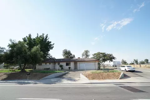 2157 W Kennedy St, Madera, CA 93637 photo 1