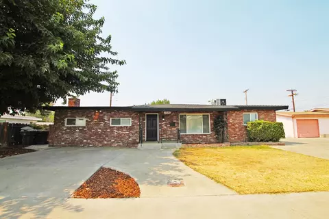 1592 E Bardsley Ave, Tulare, CA 93274 photo 1
