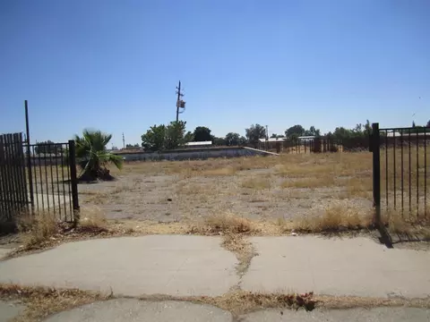 904 S D St, Madera, CA 93638 photo 1