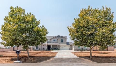 3933 N Condor Ct, Sanger, CA 93657 photo 1