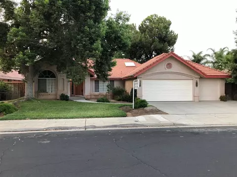 725 Cromwell Ave, Clovis, CA 93611 photo 1