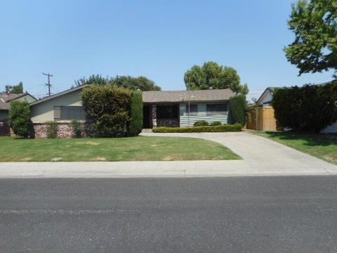 543 Rall Ave, Clovis, CA 93612 photo 1