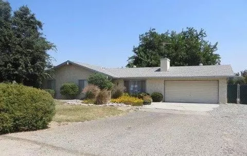 17153 Camden Dr, Madera, CA 93638 photo 1