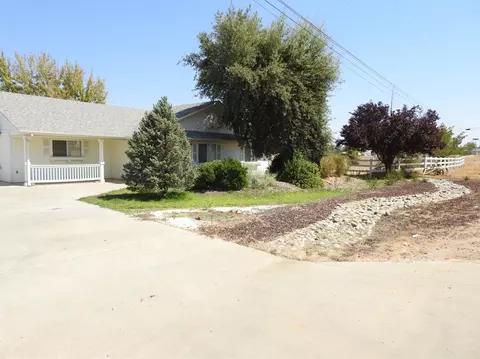 30457 Sunnyside Dr, Madera, CA 93638 photo 1