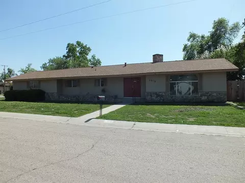 3615 W Iris Ave, Visalia, CA 93277 photo 1